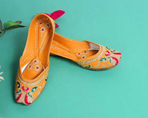Women's Ethnic Traditional Jutti | Handcrafted Punjabi Footwear | Multi-Color Variants - Flat Mojari for Casual & Festive Wear - Nakh Clothing