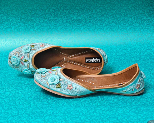Women's Ethnic Traditional Jutti | Handcrafted Punjabi Footwear | Multi-Color Variants - Flat Mojari for Casual & Festive Wear - Nakh Clothing