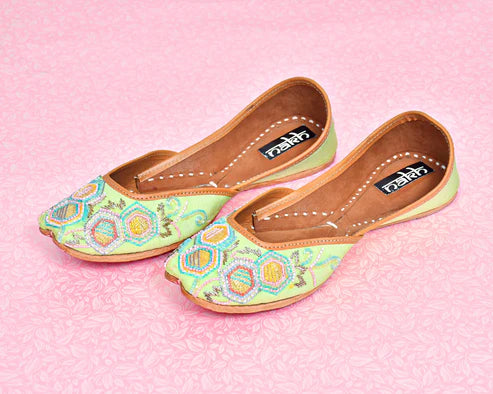 Women's Ethnic Traditional Jutti | Handcrafted Punjabi Footwear | Multi-Color Variants - Flat Mojari for Casual & Festive Wear - Nakh Clothing