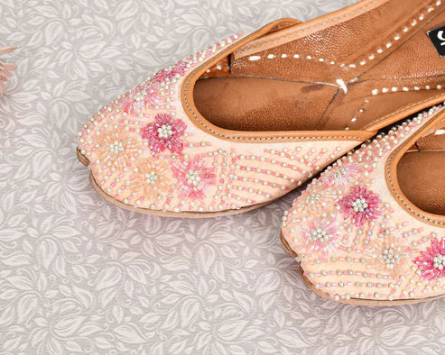 Women's Ethnic Traditional Jutti | Handcrafted Punjabi Footwear | Multi-Color Variants - Flat Mojari for Casual & Festive Wear - Nakh Clothing