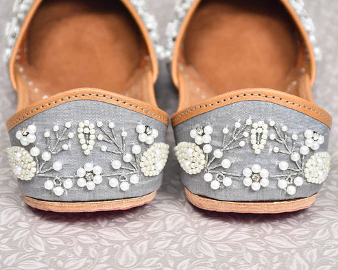 Women's Ethnic Traditional Jutti | Handcrafted Punjabi Footwear | Multi-Color Variants - Flat Mojari for Casual & Festive Wear - Nakh Clothing