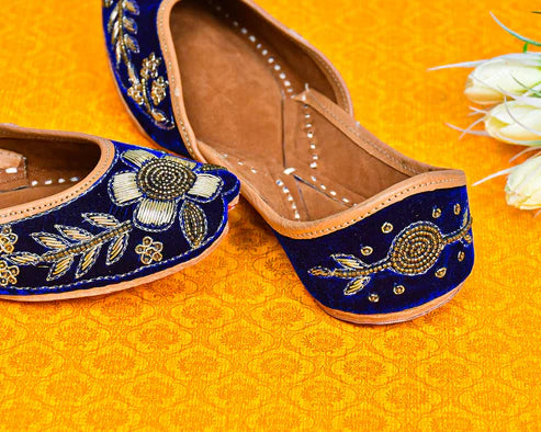 Women's Ethnic Traditional Jutti | Handcrafted Punjabi Footwear | Multi-Color Variants - Flat Mojari for Casual & Festive Wear - Nakh Clothing