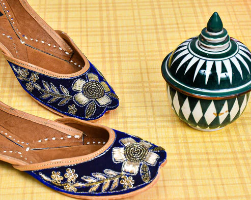 Women's Ethnic Traditional Jutti | Handcrafted Punjabi Footwear | Multi-Color Variants - Flat Mojari for Casual & Festive Wear - Nakh Clothing