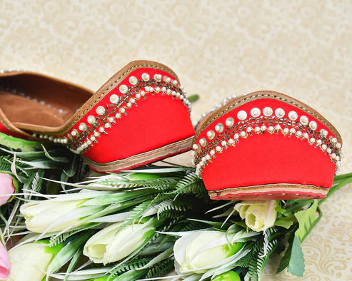 Women's Ethnic Traditional Jutti | Handcrafted Punjabi Footwear | Multi-Color Variants - Flat Mojari for Casual & Festive Wear - Nakh Clothing