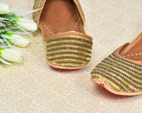 Women's Ethnic Traditional Jutti | Handcrafted Punjabi Footwear | Multi-Color Variants - Flat Mojari for Casual & Festive Wear - Nakh Clothing