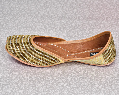 Women's Ethnic Traditional Jutti | Handcrafted Punjabi Footwear | Multi-Color Variants - Flat Mojari for Casual & Festive Wear - Nakh Clothing