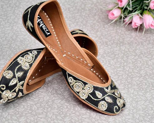 Women's Ethnic Traditional Jutti | Handcrafted Punjabi Footwear | Multi-Color Variants - Flat Mojari for Casual & Festive Wear - Nakh Clothing