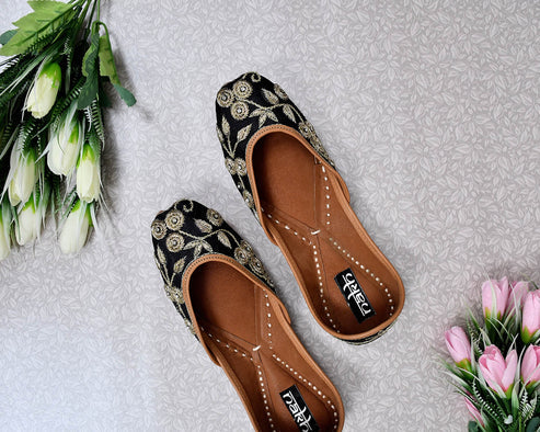 Women's Ethnic Traditional Jutti | Handcrafted Punjabi Footwear | Multi-Color Variants - Flat Mojari for Casual & Festive Wear - Nakh Clothing