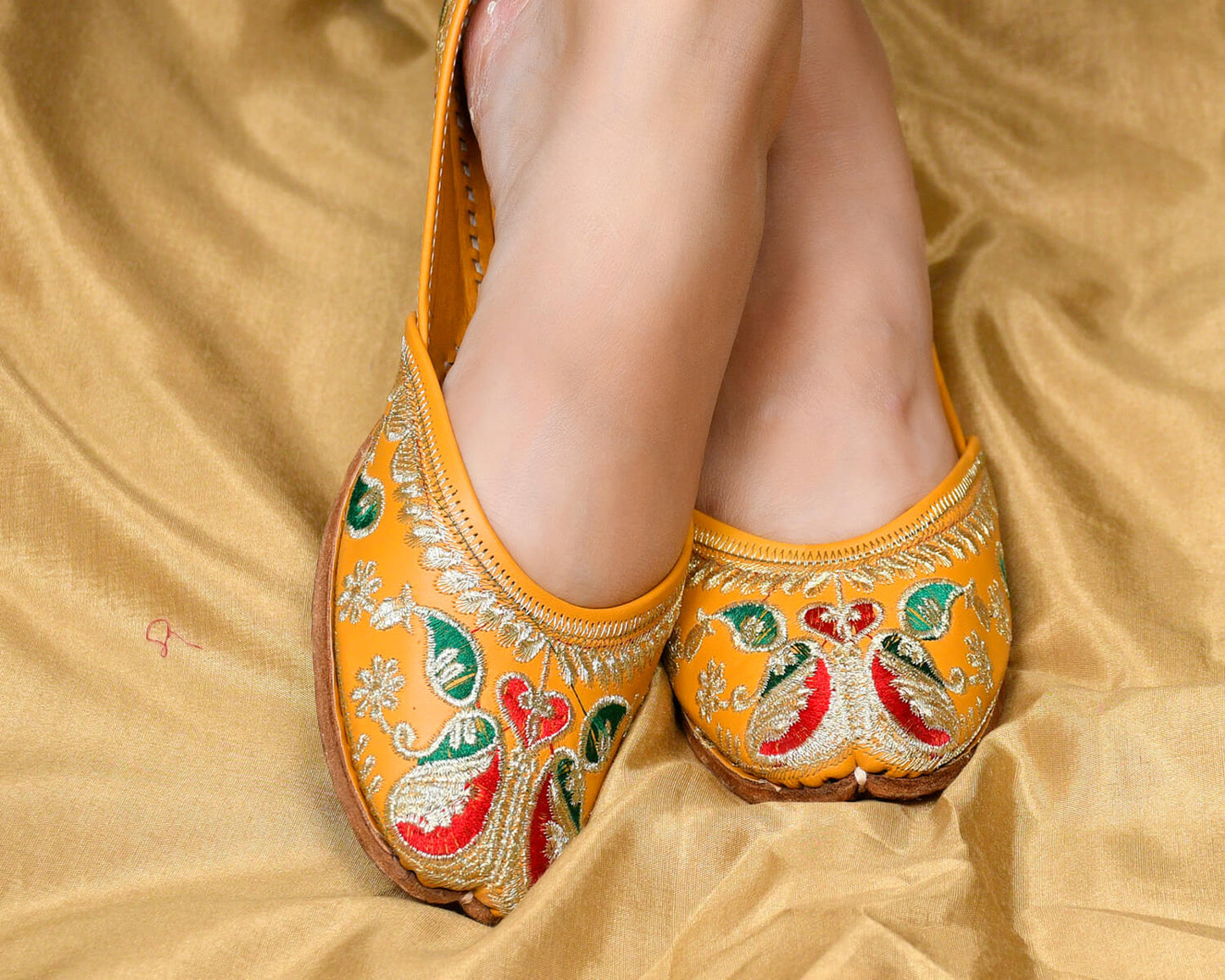 Punjabi Juttis