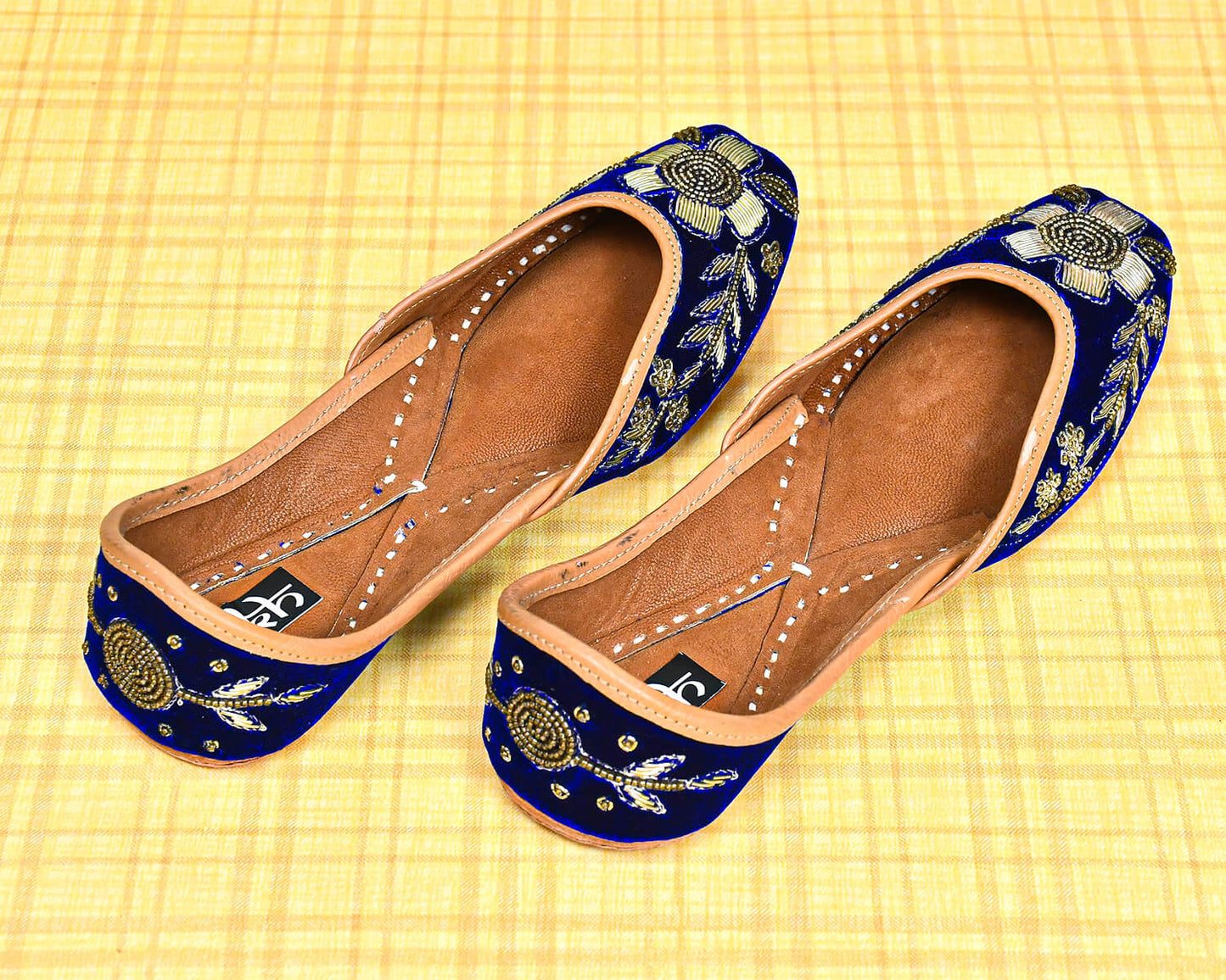 Punjabi Juttis